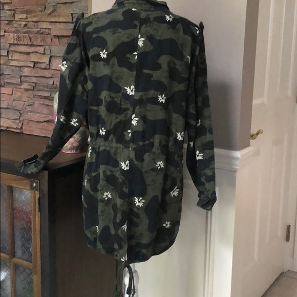 Last One CAMO FLORAL JACKET - Picture 6 of 8